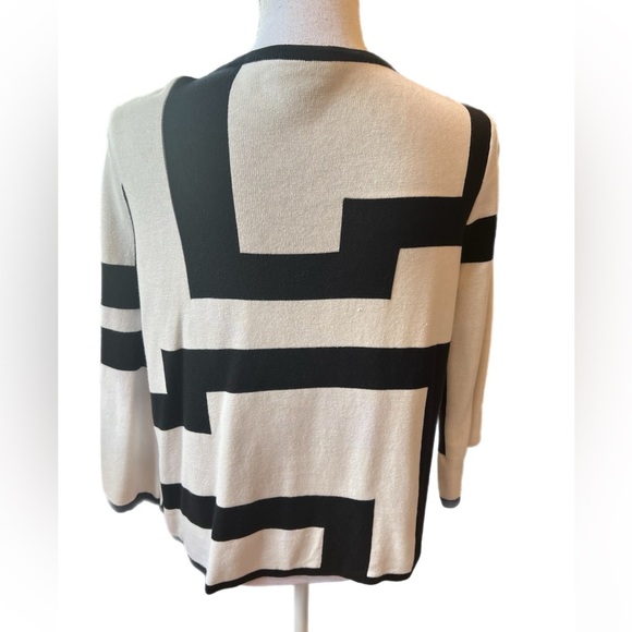 Chico’s Women’s Black/white Sweater 3/4 Sleeve Size Medium 8 - Picture 2 of 4